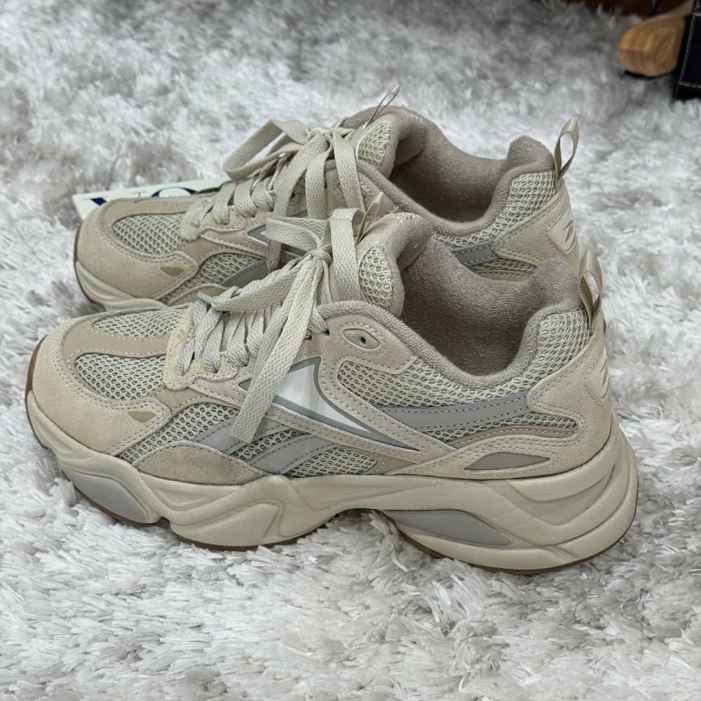 Reebok Beige/Tan Chunky Sneakers